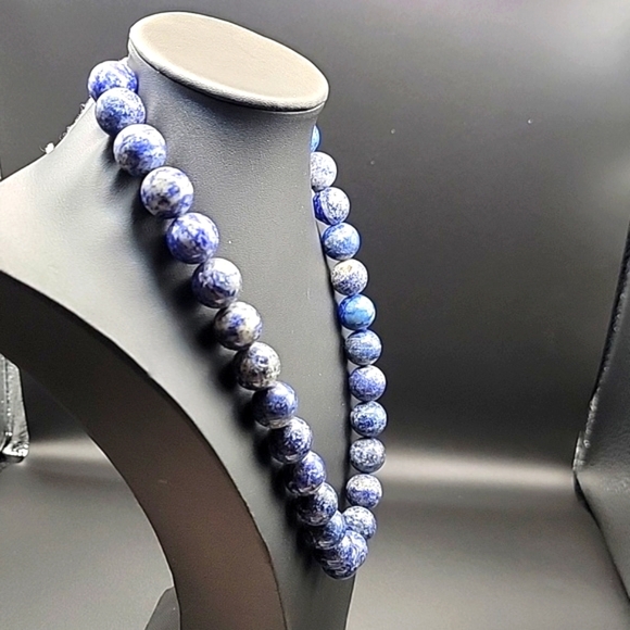 1058 Cts Chunky Natural Blue Lapis Lazuli Round Beaded Natural Gemstone Necklace - Picture 5 of 7